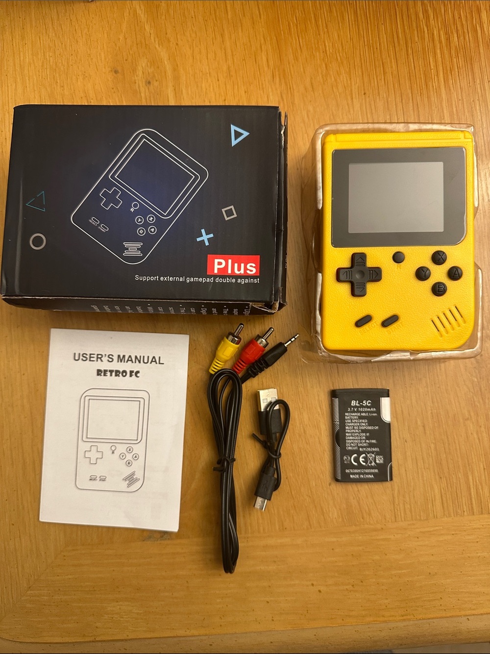 Retro FC Handheld Game Console - Yellow - Picture 3 of 17